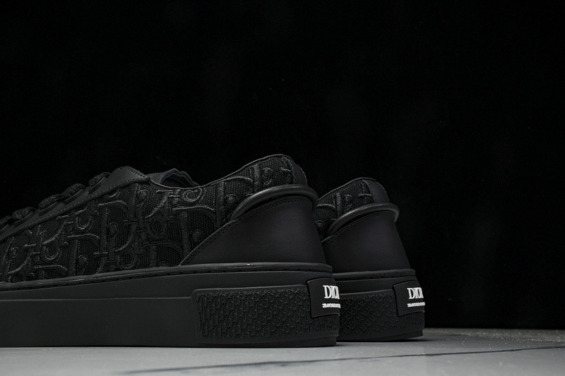 DR B33 Sneaker
