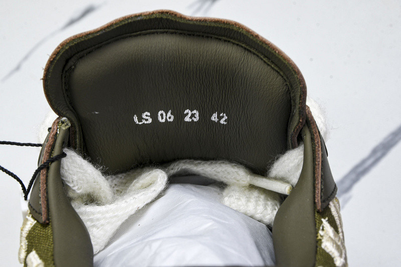 DR B33 Sneaker