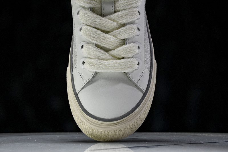 DR B33 Sneaker