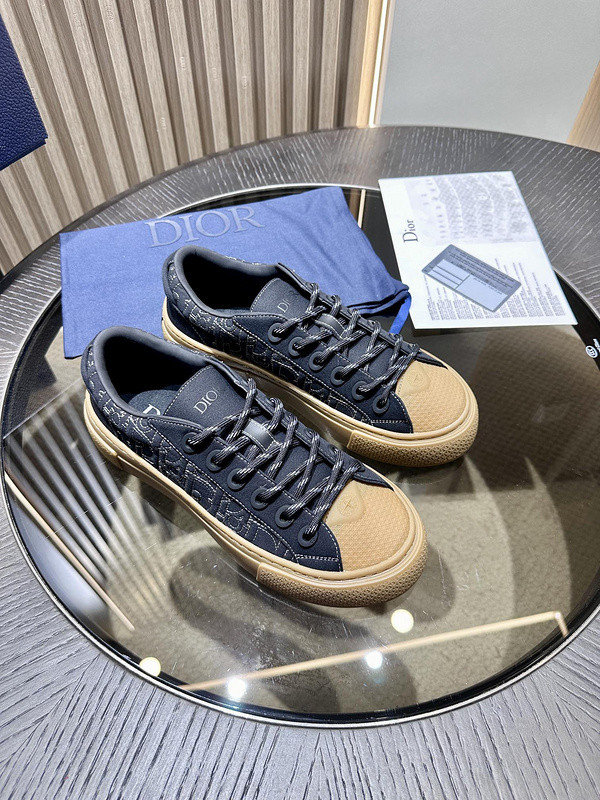 DR B33 Sneaker