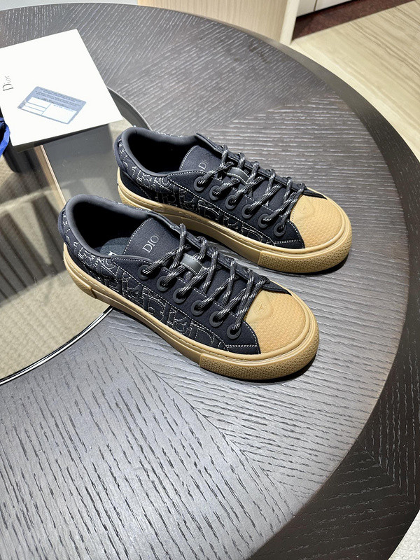 DR B33 Sneaker