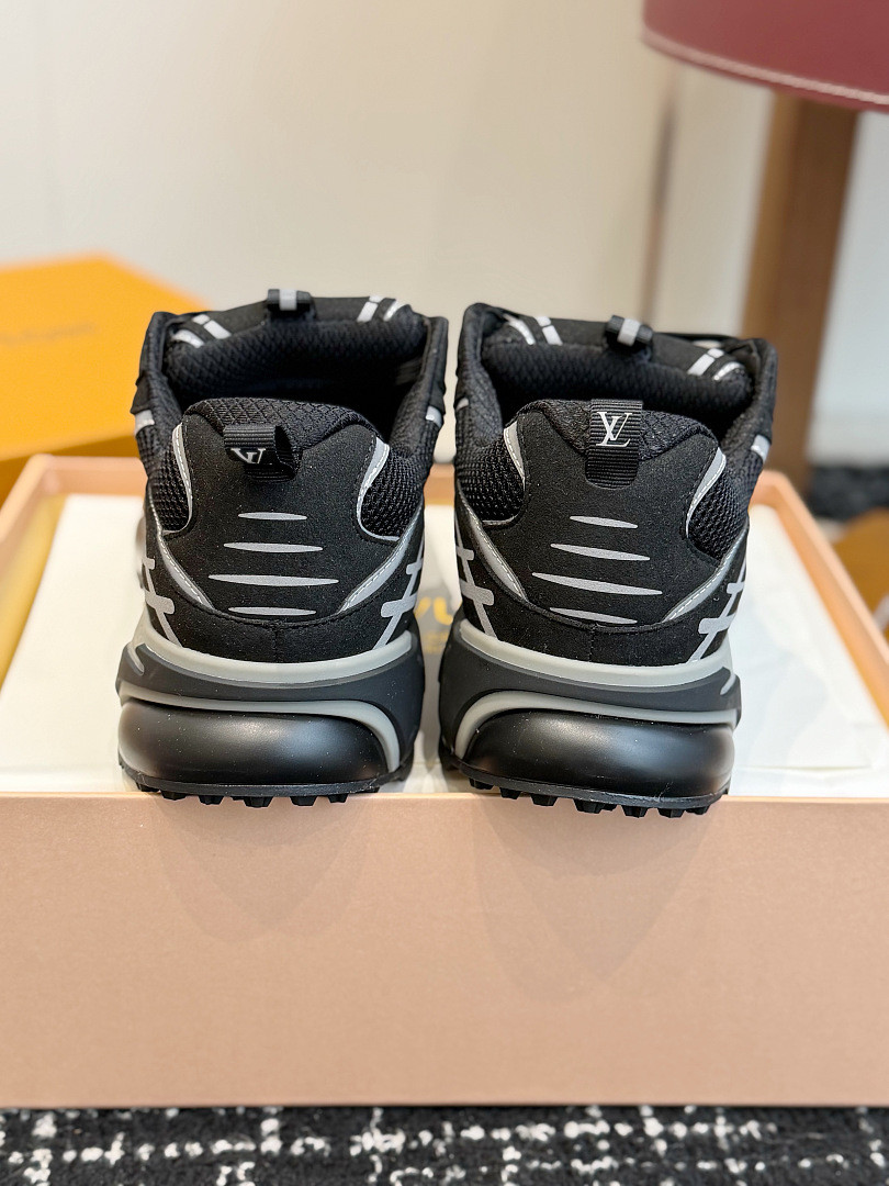 L*V Tatic Runner Sneaker