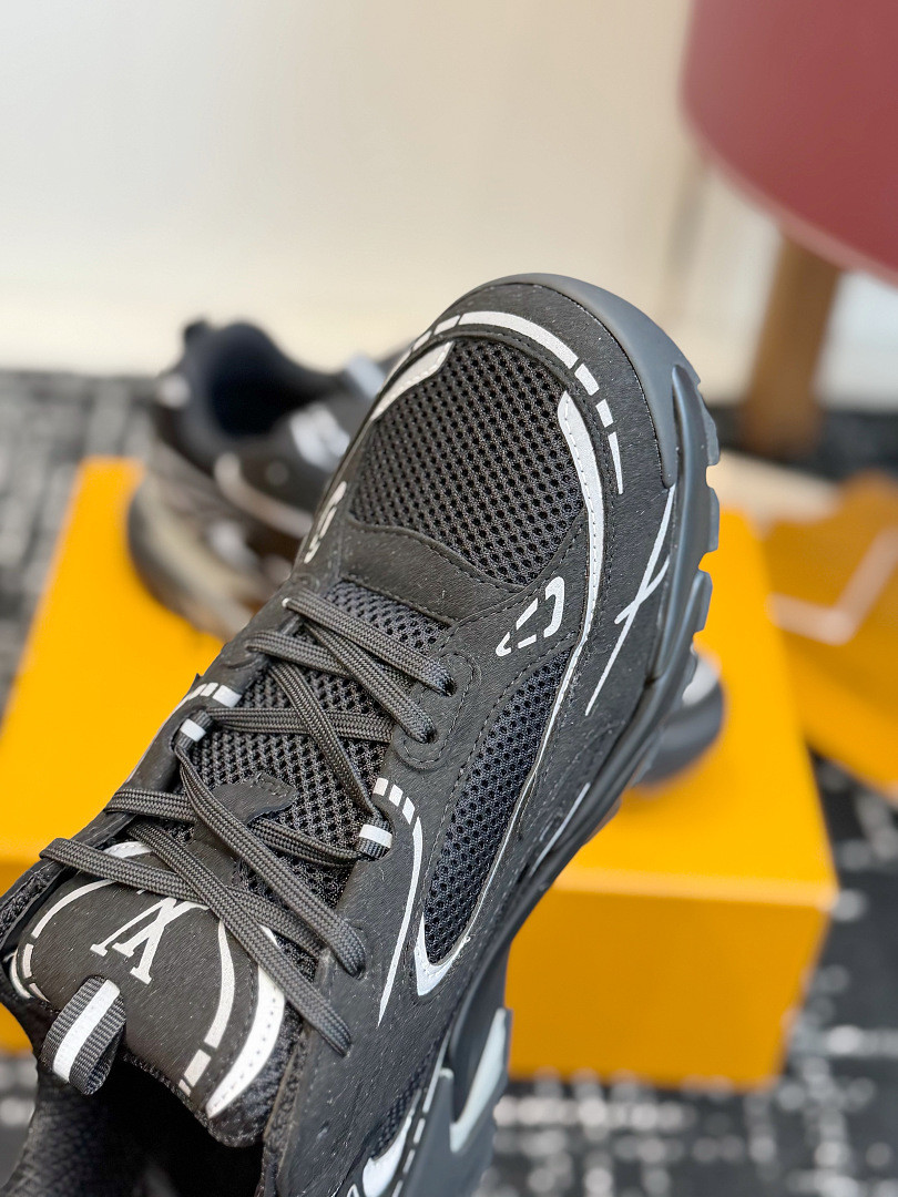 L*V Tatic Runner Sneaker