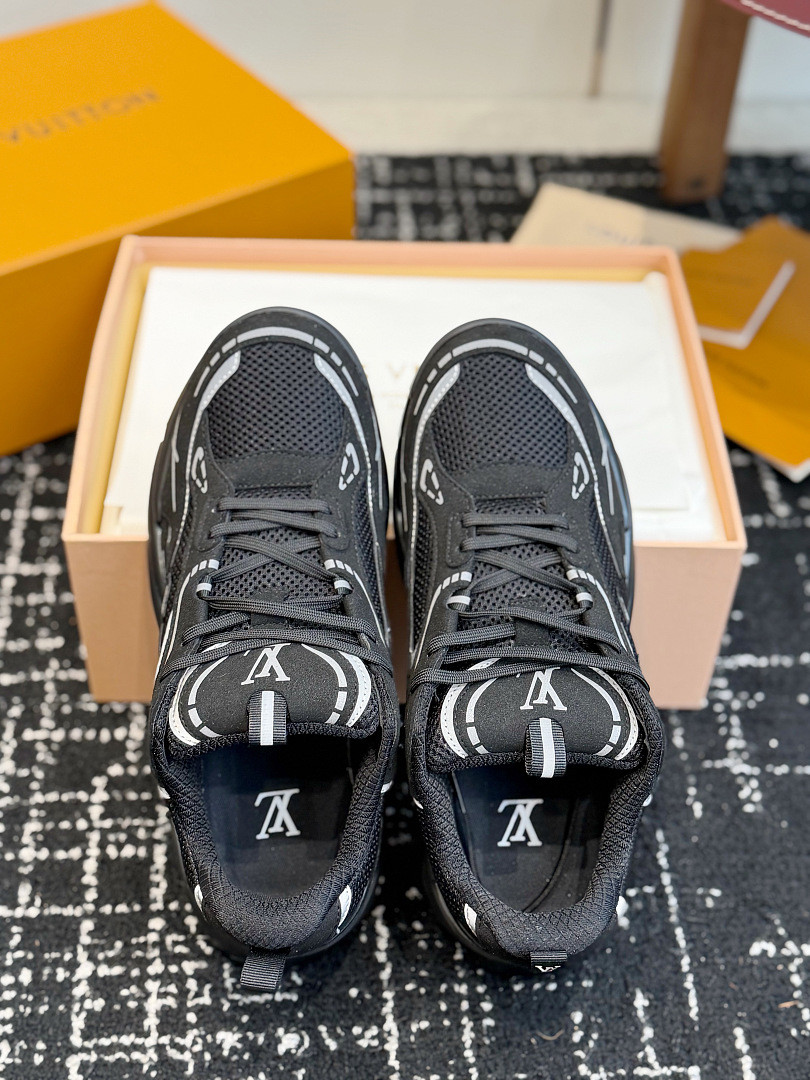 L*V Tatic Runner Sneaker