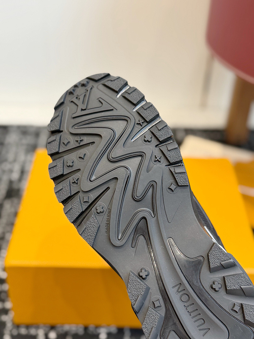 L*V Tatic Runner Sneaker
