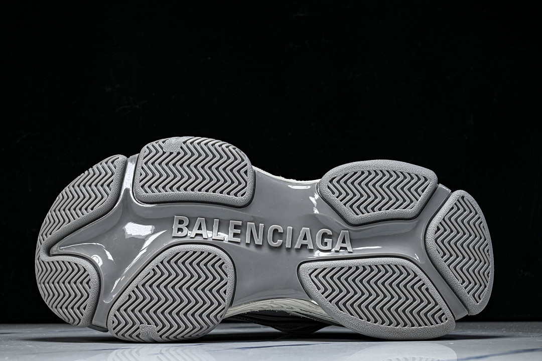 Ba1en*iaga Triple S 2 WTR2G-1800