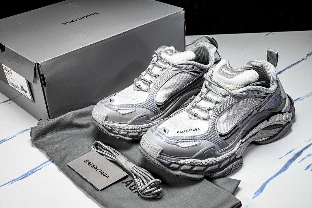 Ba1en*iaga Triple S 2 WTR2G-1800