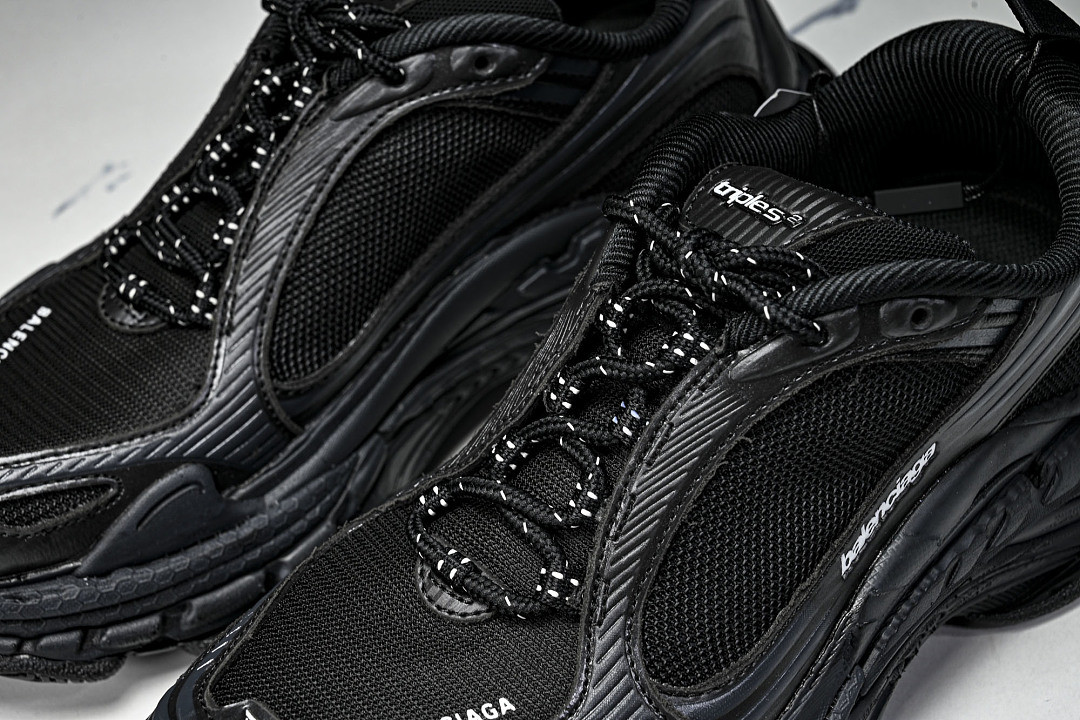 Ba1en*iaga Triple S 2 WTRS2-1011