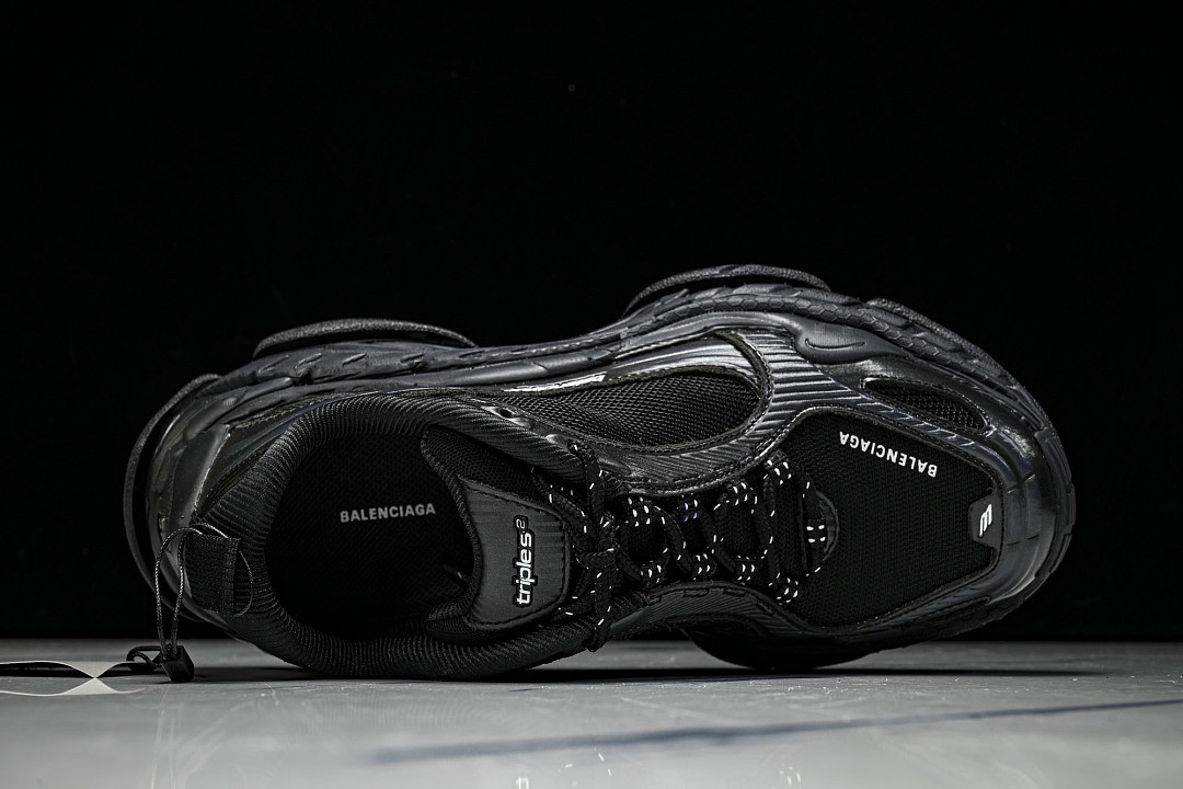 Ba1en*iaga Triple S 2 WTRS2-1011