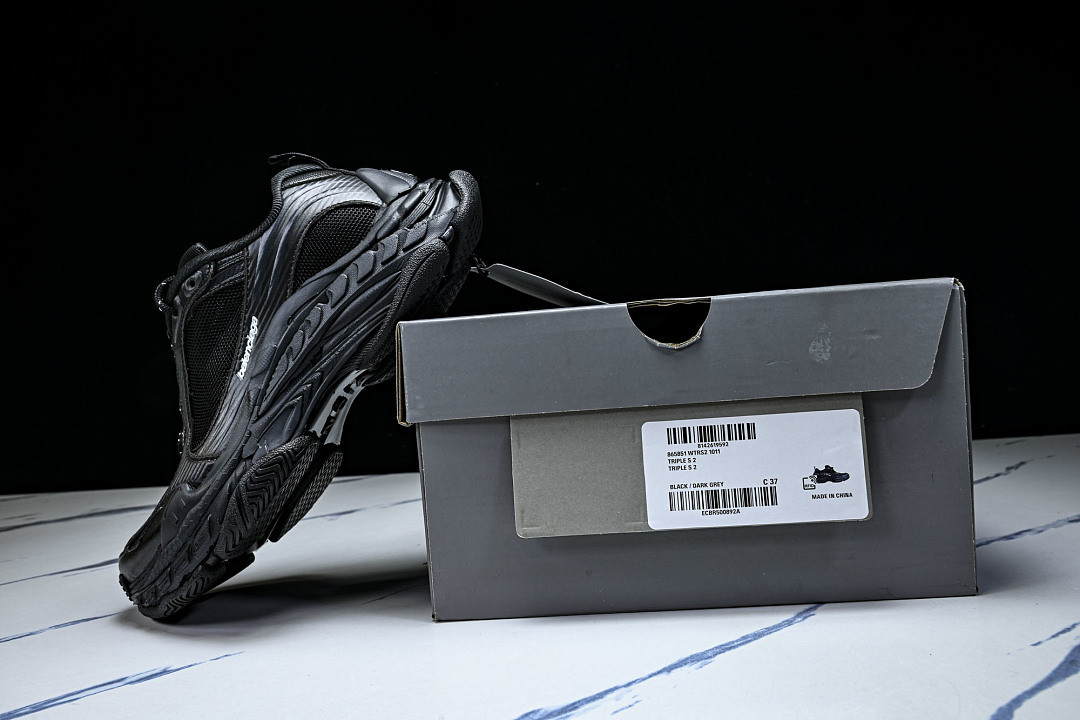 Ba1en*iaga Triple S 2 WTRS2-1011