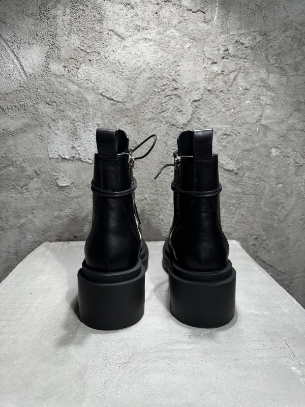 RO Sneakers