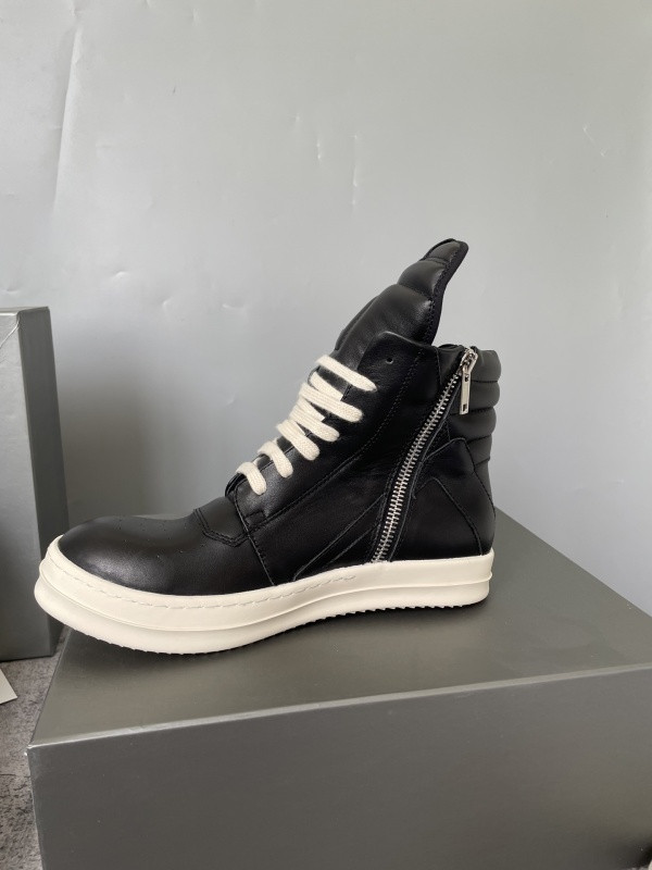 RO Sneakers