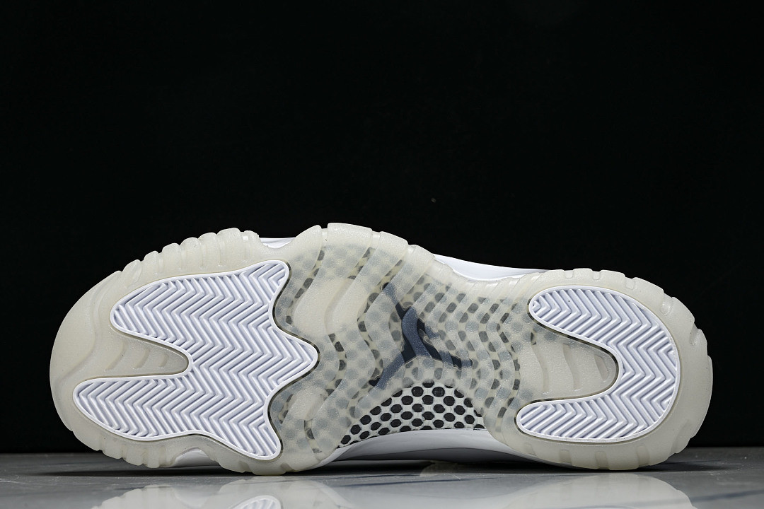 Comme Des Garçons x Air Jordan 11 "White" IV7639-100
