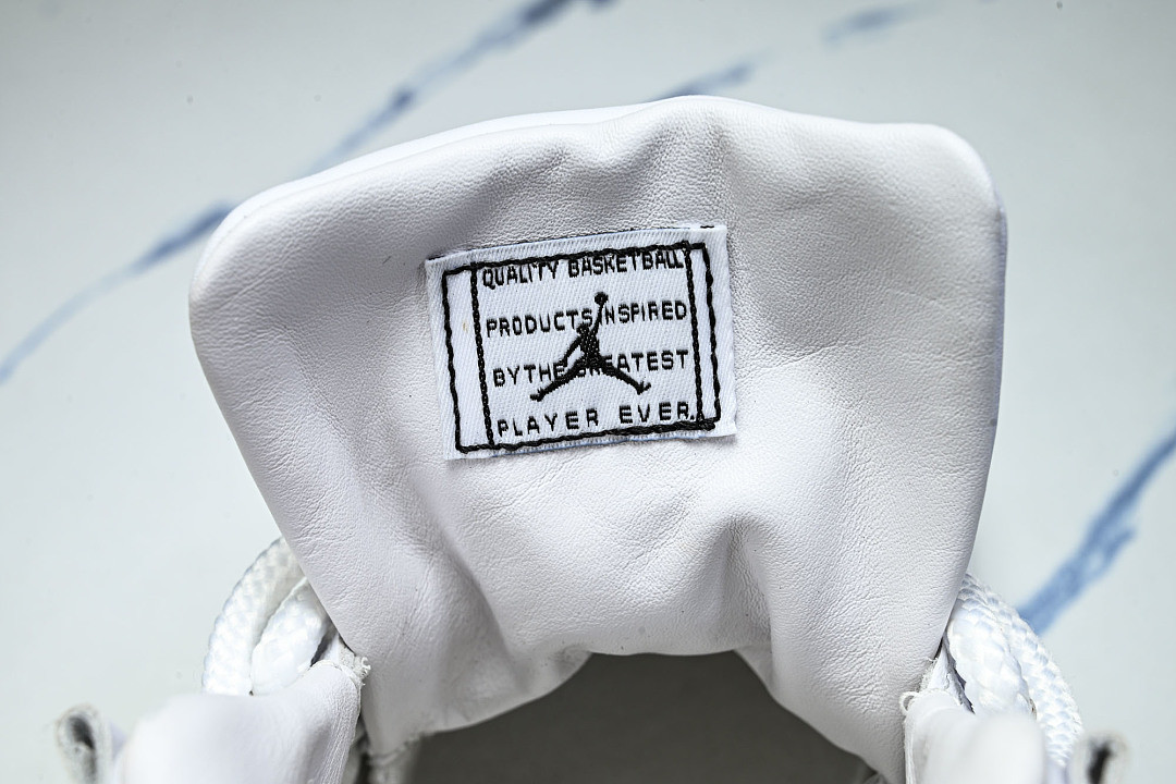 Comme Des Garçons x Air Jordan 11 "White" IV7639-100