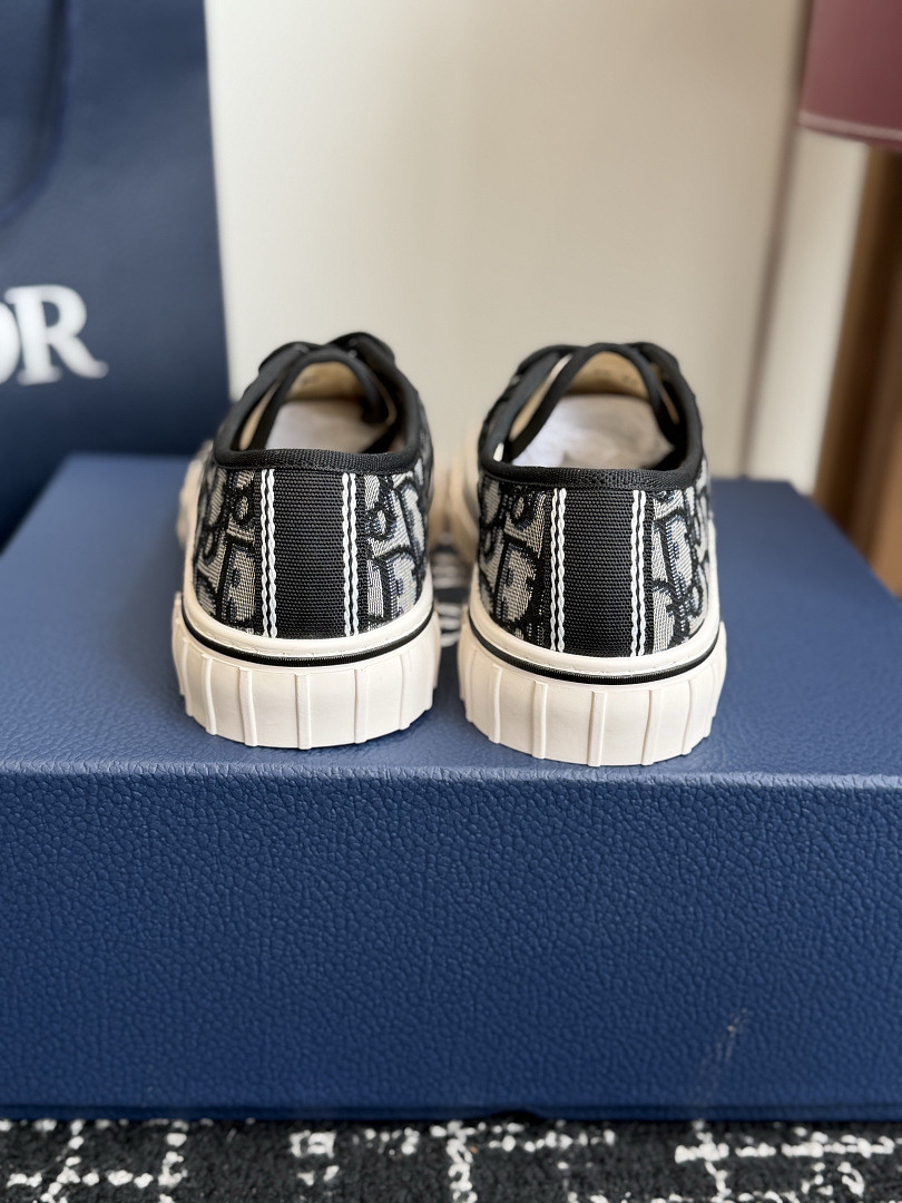 D10r Hooper Low-Top Sneaker DR-H005