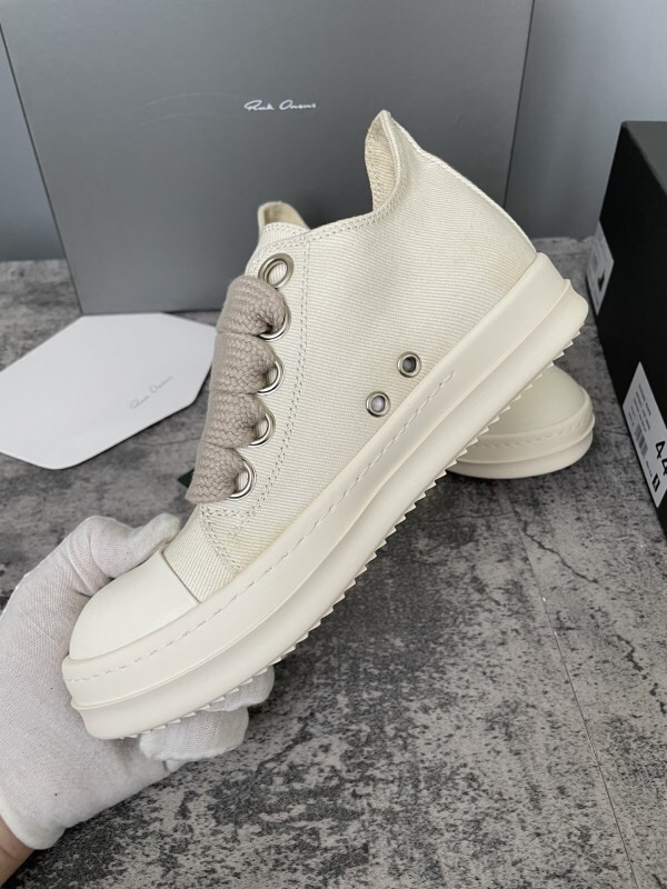 RO Sneakers