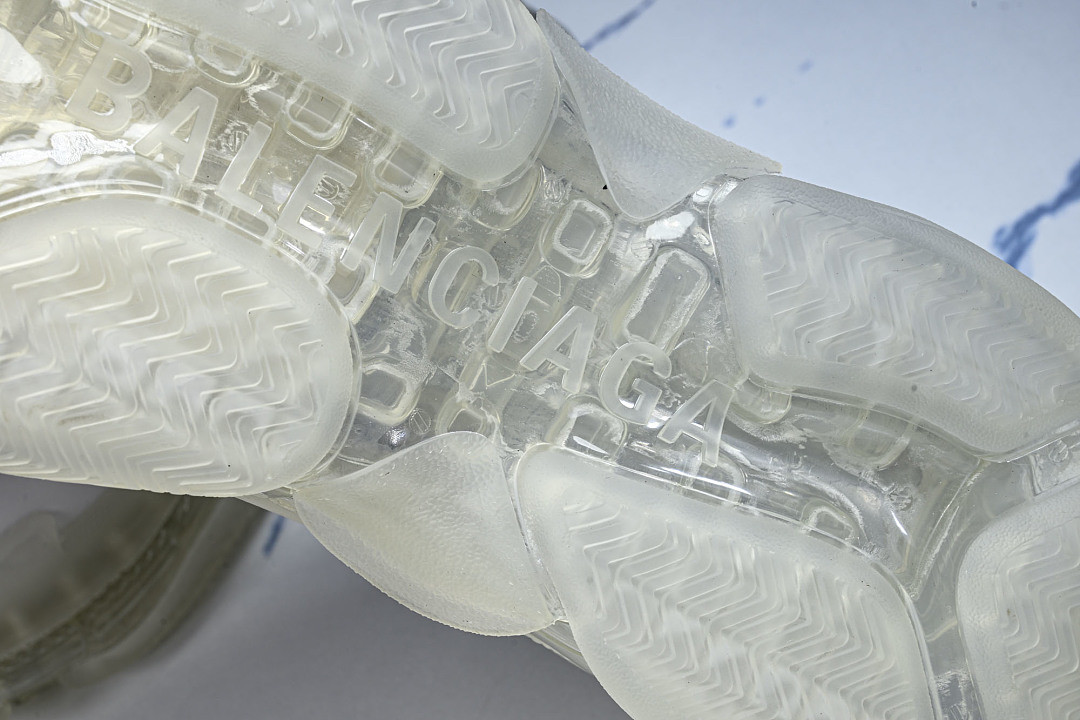 Ba1en*iaga Triple S 3.0 W2FB1-9000