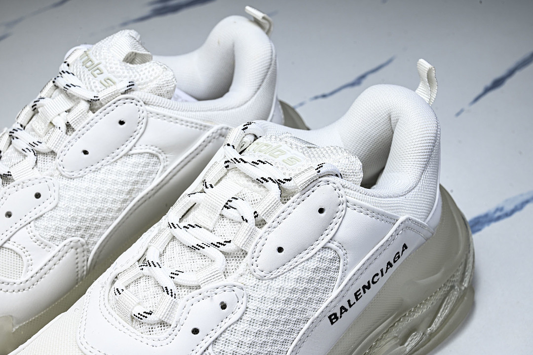 Ba1en*iaga Triple S 3.0 W2FB1-9000