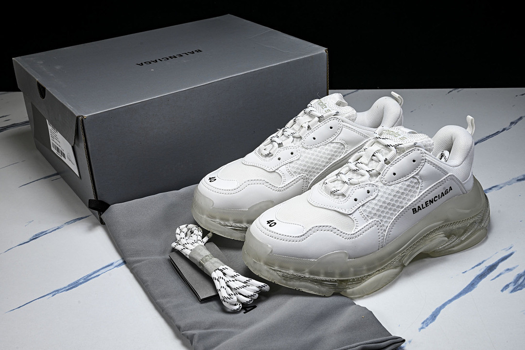 Ba1en*iaga Triple S 3.0 W2FB1-9000