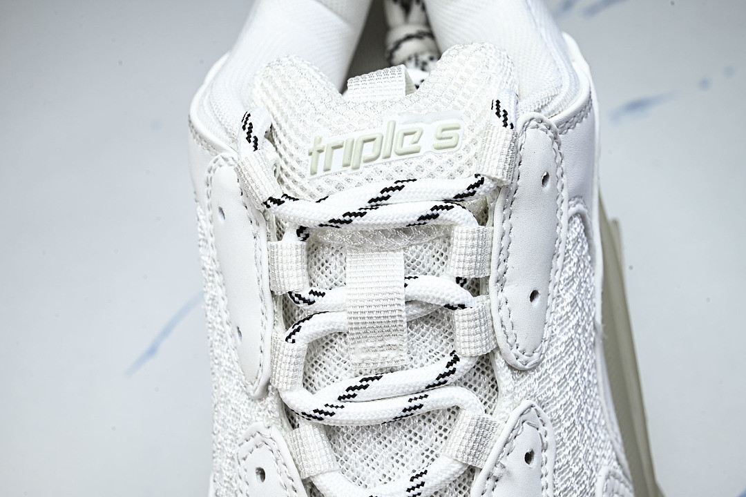 Ba1en*iaga Triple S 3.0 W2FB1-9000
