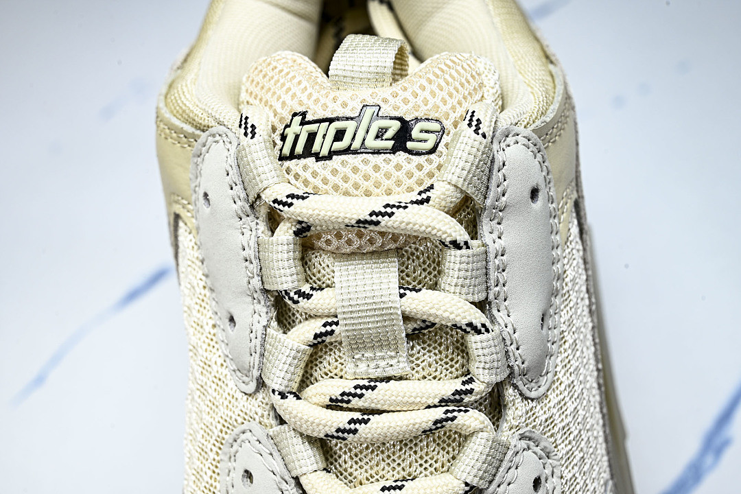 Ba1en*iaga Triple S 3.0 W2FB1-9005