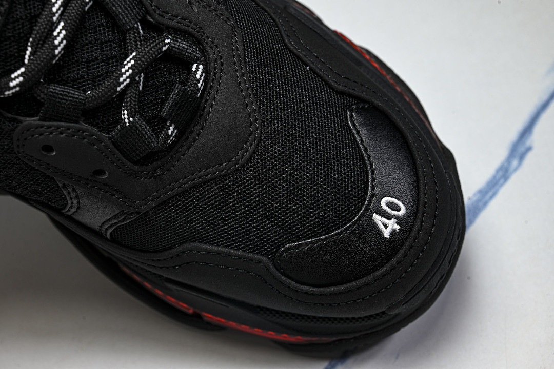 Ba1en*iaga Triple S 3.0 W2FR1-1053