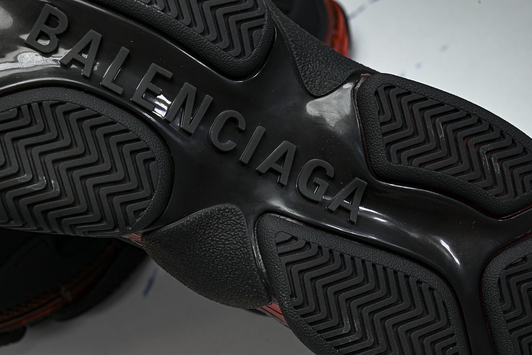 Ba1en*iaga Triple S 3.0 W2FR1-1053
