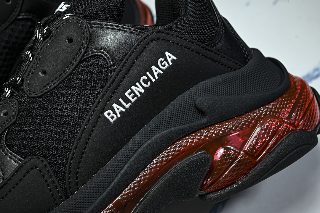 Ba1en*iaga Triple S 3.0 W2FR1-1053