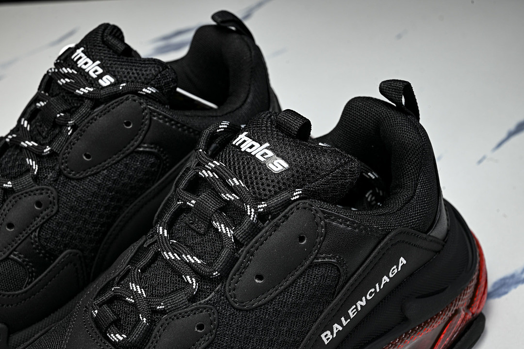 Ba1en*iaga Triple S 3.0 W2FR1-1053