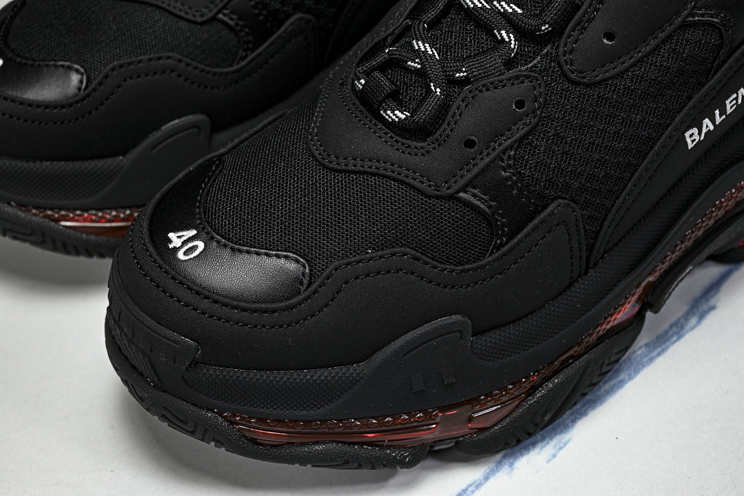 Ba1en*iaga Triple S 3.0 W2FR1-1053