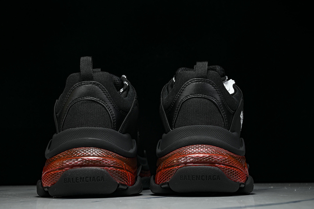 Ba1en*iaga Triple S 3.0 W2FR1-1053