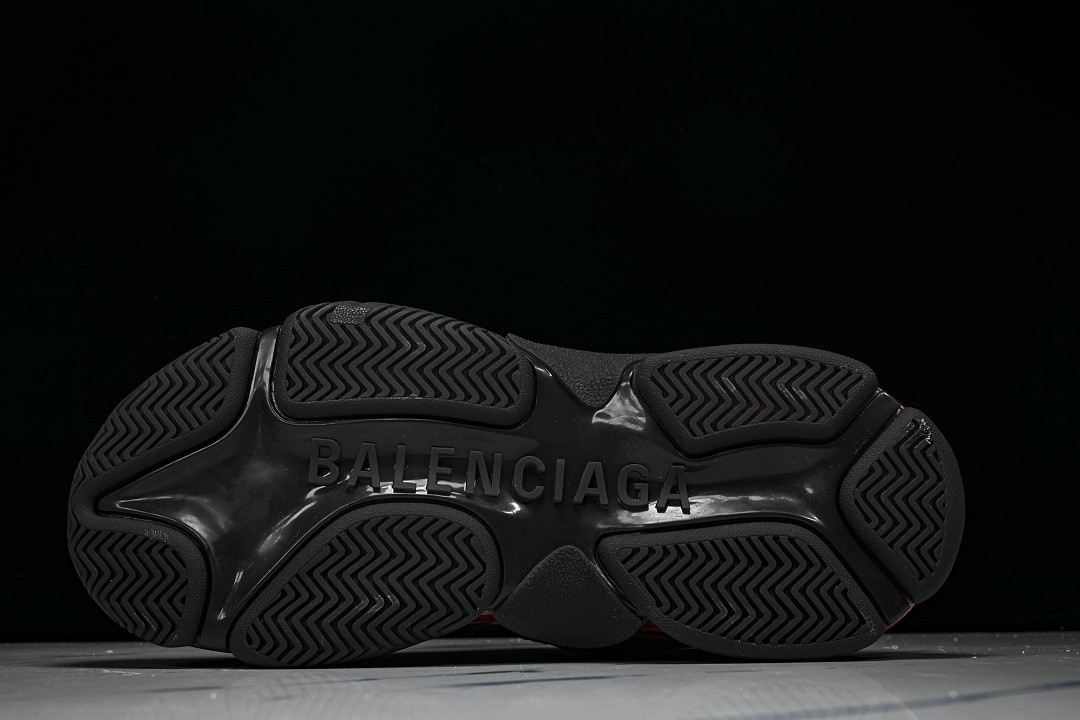 Ba1en*iaga Triple S 3.0 W2FR1-1053
