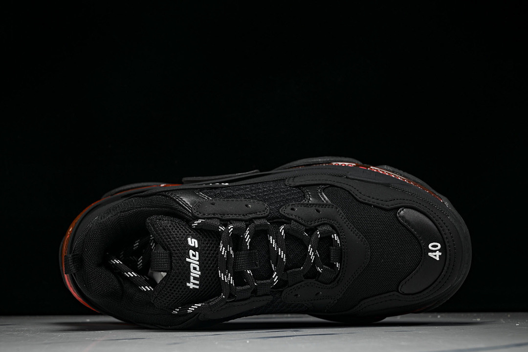 Ba1en*iaga Triple S 3.0 W2FR1-1053