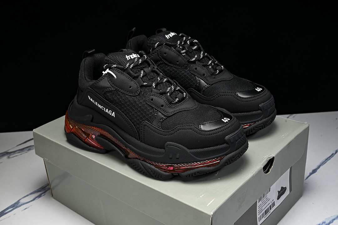 Ba1en*iaga Triple S 3.0 W2FR1-1053