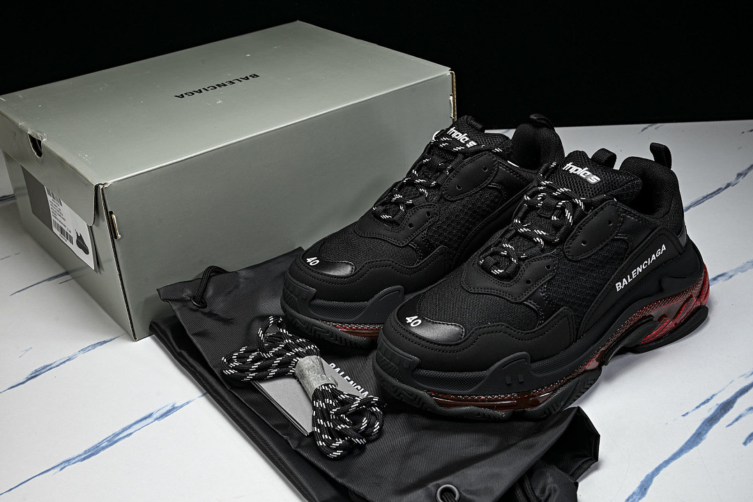 Ba1en*iaga Triple S 3.0 W2FR1-1053