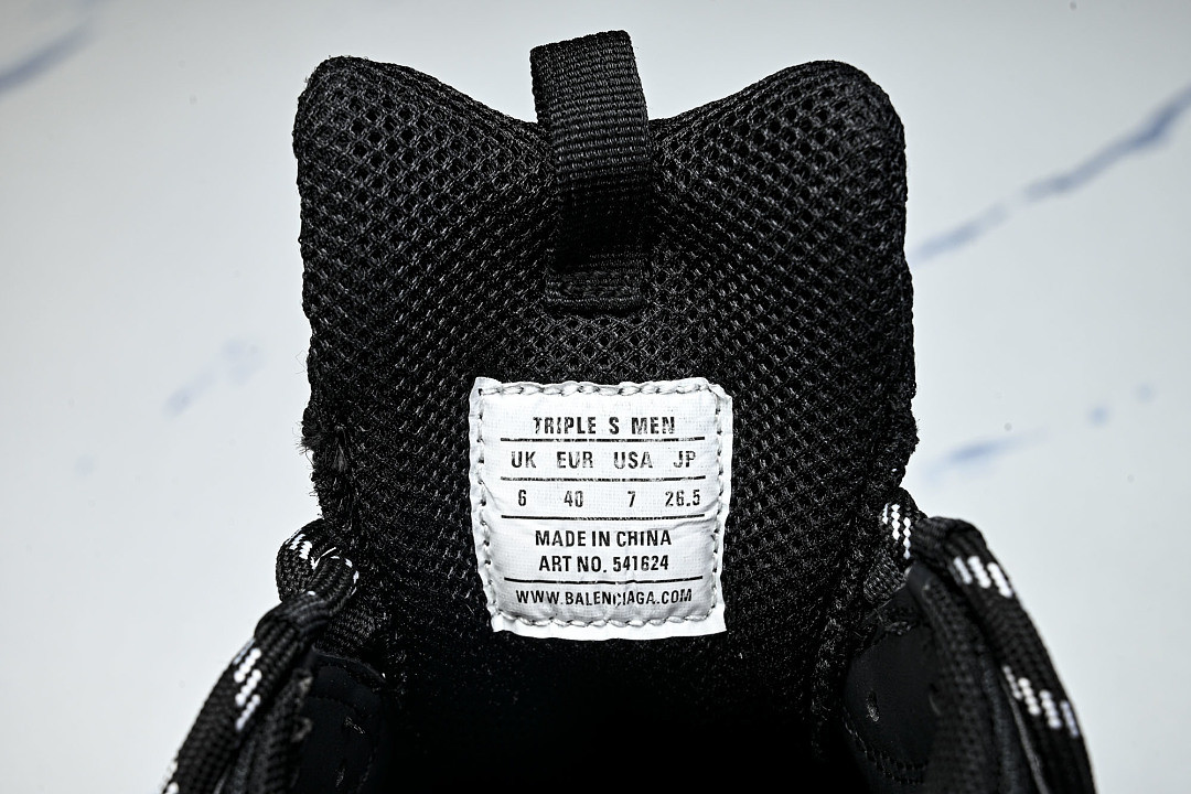 Ba1en*iaga Triple S 3.0 W2FR1-1053
