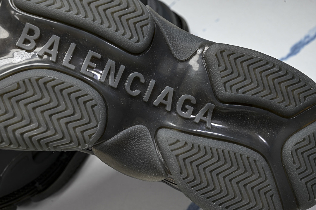 Ba1en*iaga Triple S 3.0 W2GA1-1801