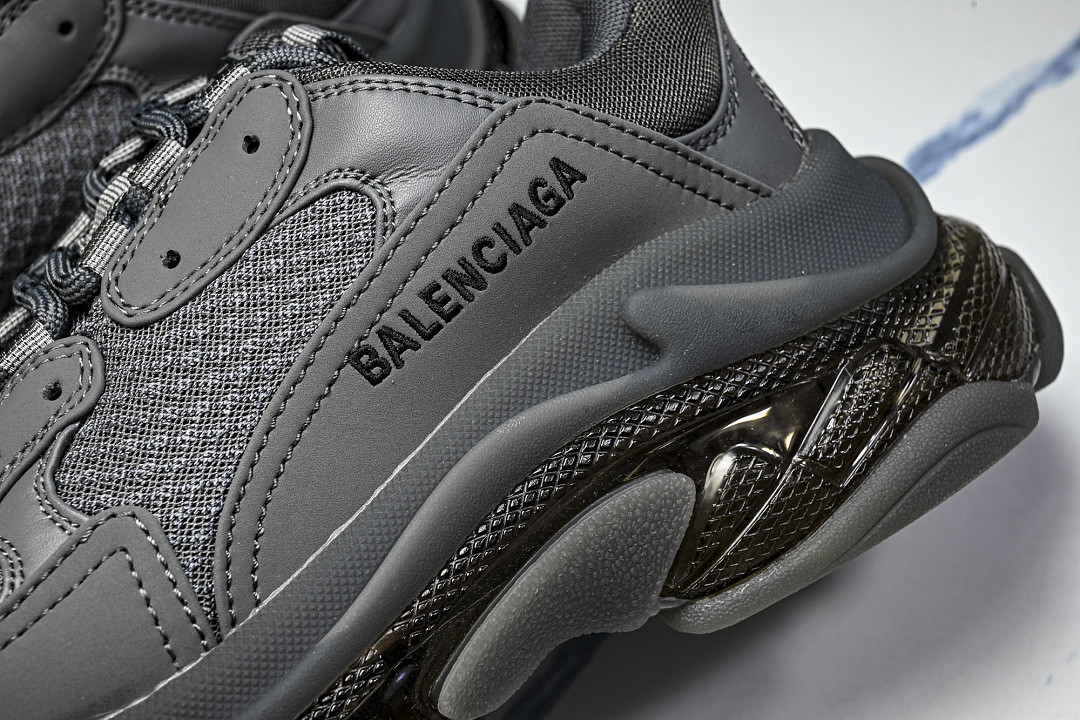 Ba1en*iaga Triple S 3.0 W2GA1-1801