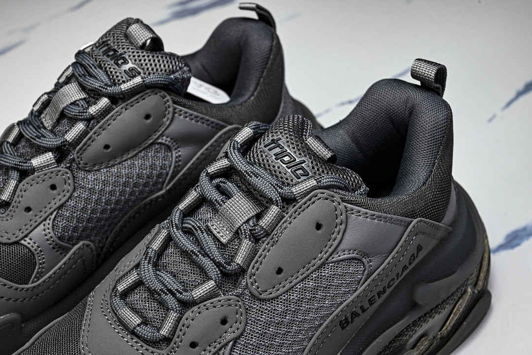 Ba1en*iaga Triple S 3.0 W2GA1-1801