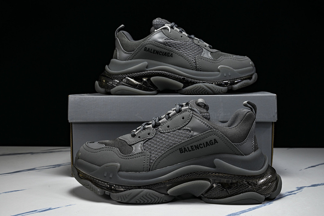 Ba1en*iaga Triple S 3.0 W2GA1-1801