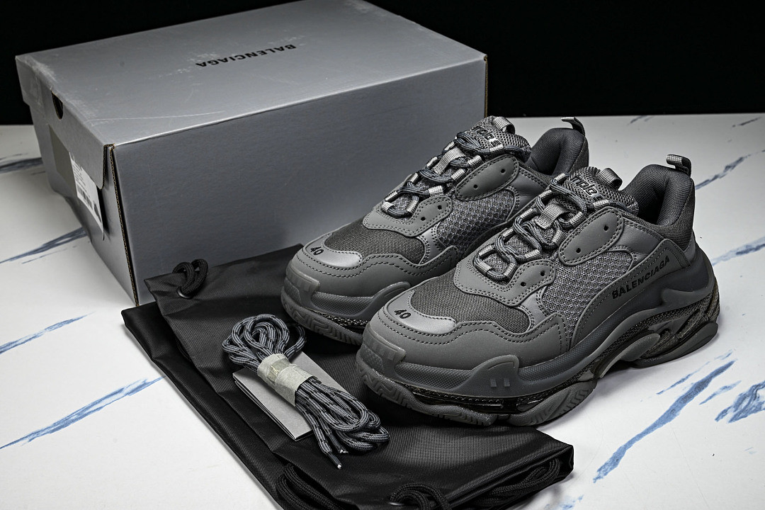 Ba1en*iaga Triple S 3.0 W2GA1-1801