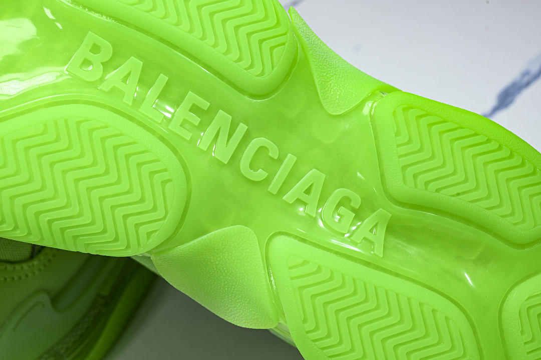 Ba1en*iaga Triple S 3.0 W2GR1-3801