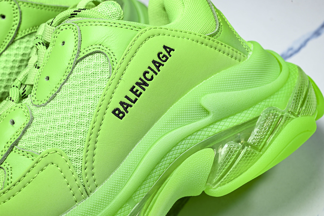 Ba1en*iaga Triple S 3.0 W2GR1-3801