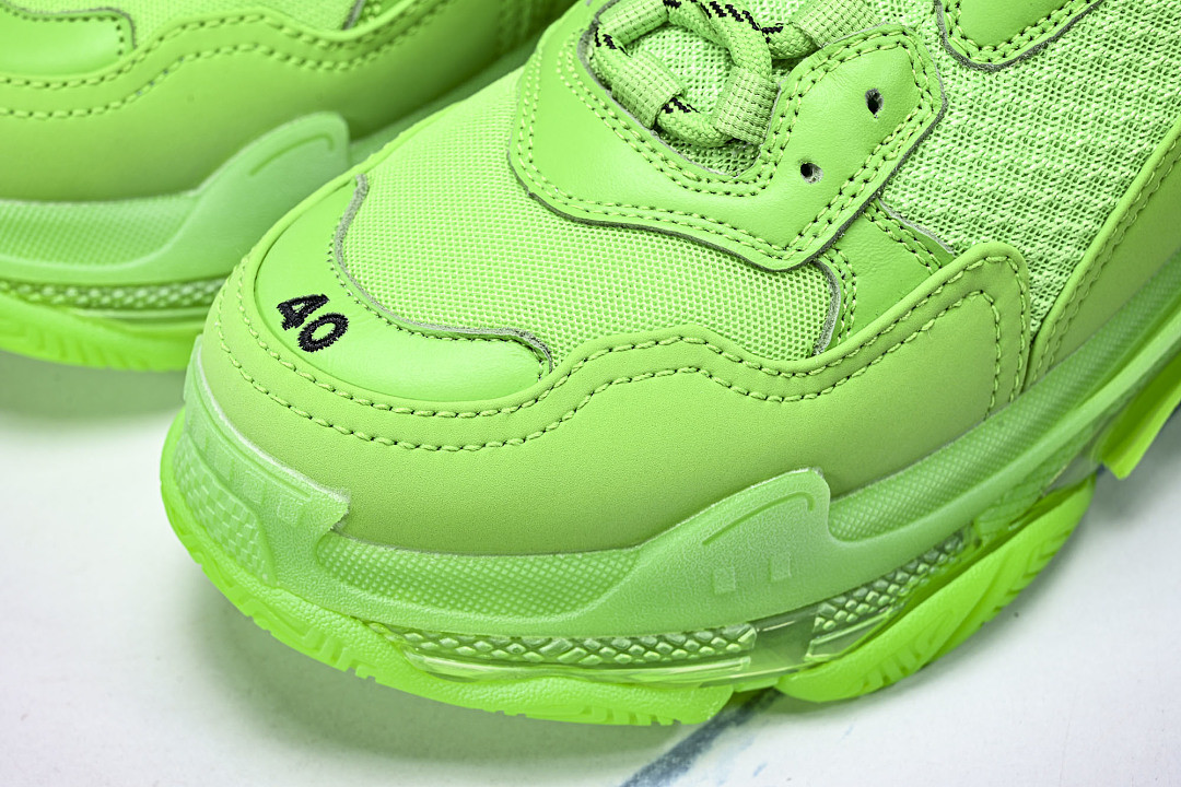 Ba1en*iaga Triple S 3.0 W2GR1-3801