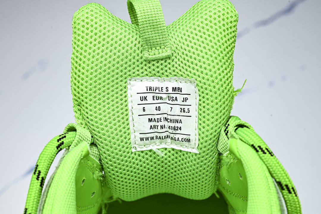 Ba1en*iaga Triple S 3.0 W2GR1-3801
