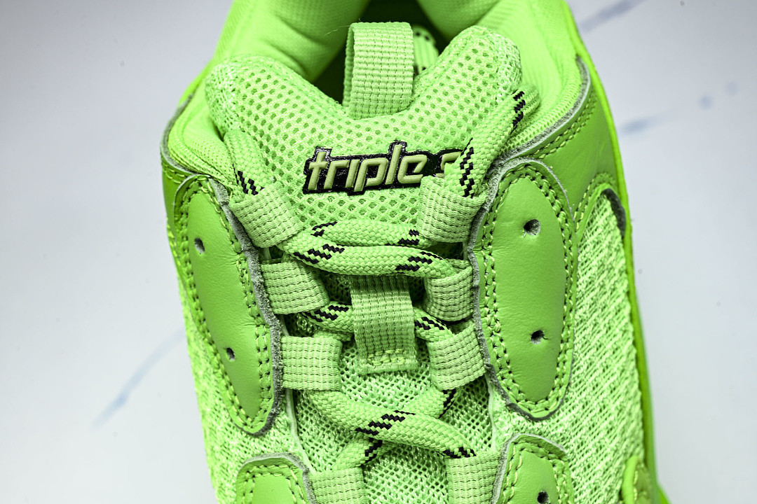 Ba1en*iaga Triple S 3.0 W2GR1-3801