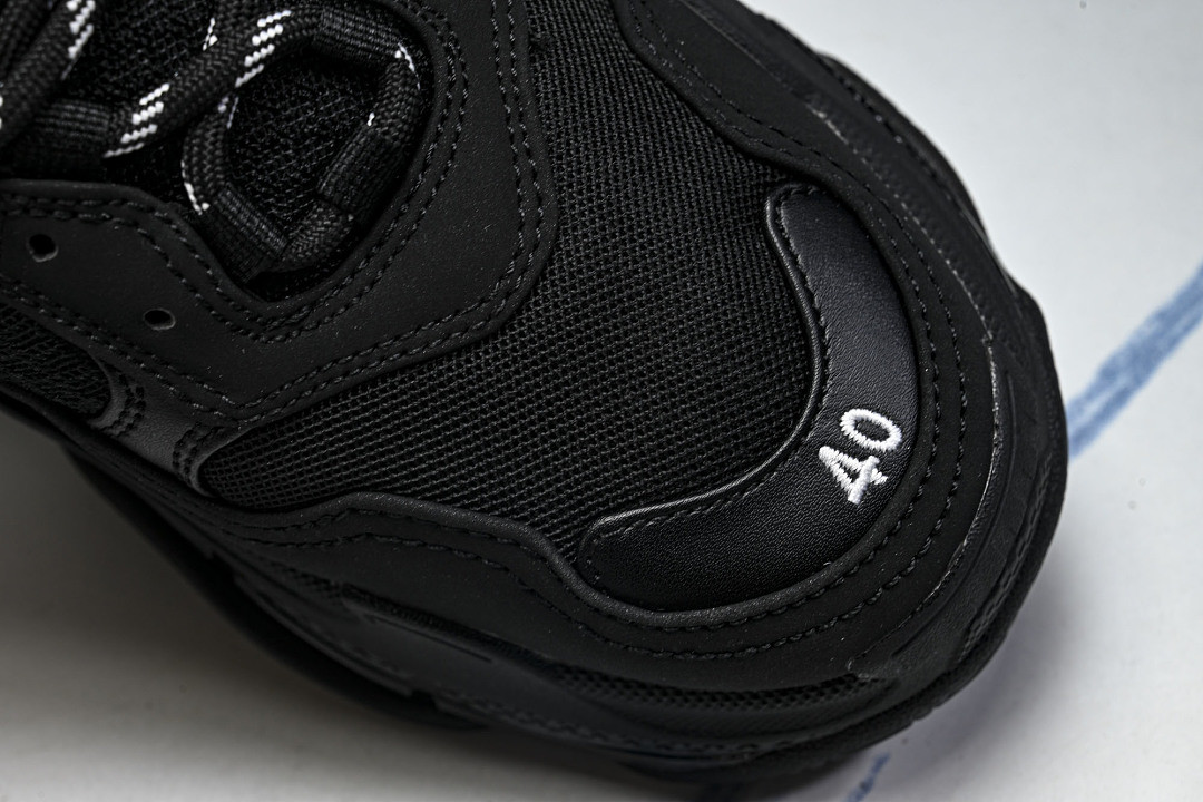 Ba1en*iaga Triple S 3.0 W1FB3-1001