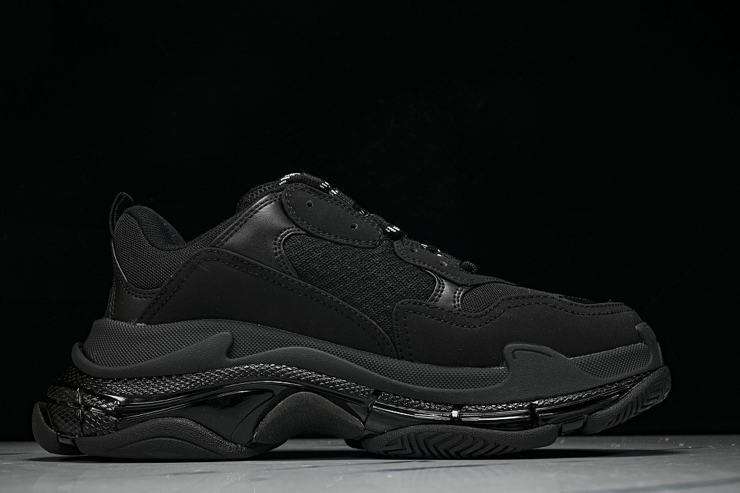 Ba1en*iaga Triple S 3.0 W1FB3-1001