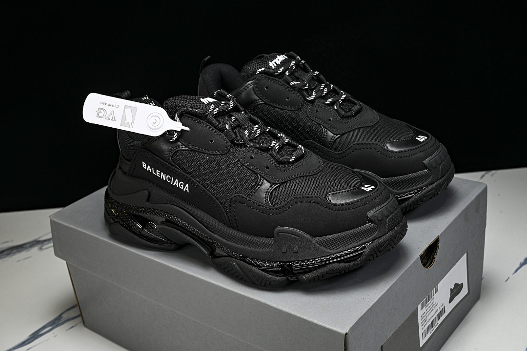 Ba1en*iaga Triple S 3.0 W1FB3-1001