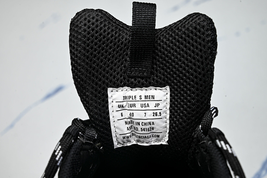 Ba1en*iaga Triple S 3.0 W1FB3-1001
